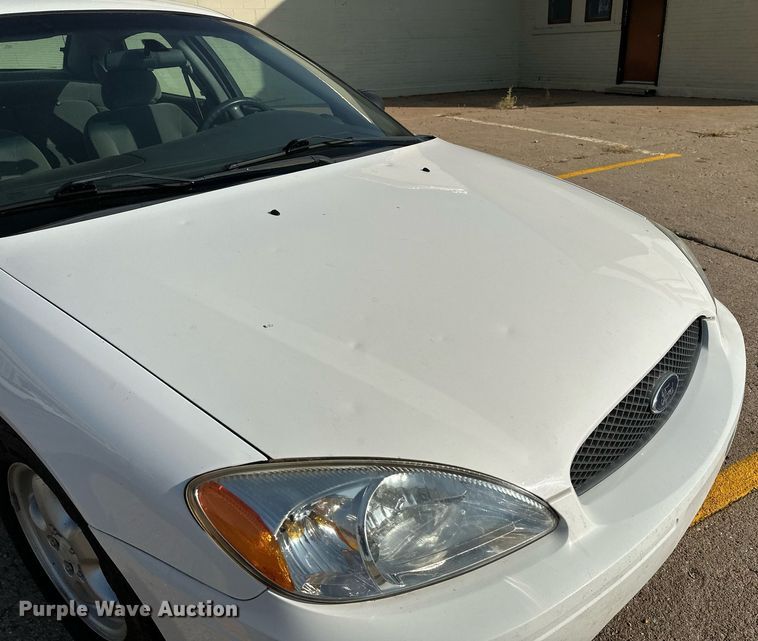 image for item HN9966 2006 Ford Taurus SE