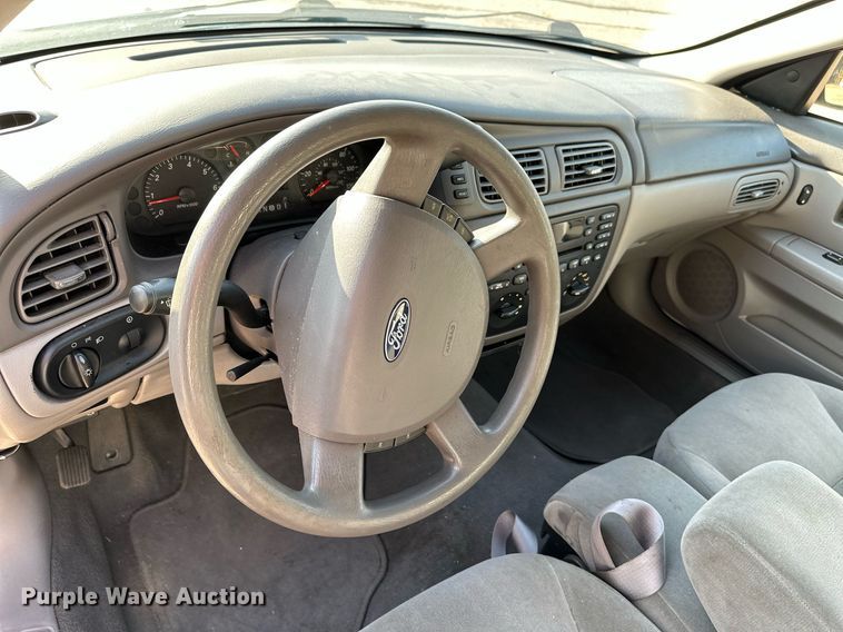 image for item HN9966 2006 Ford Taurus SE