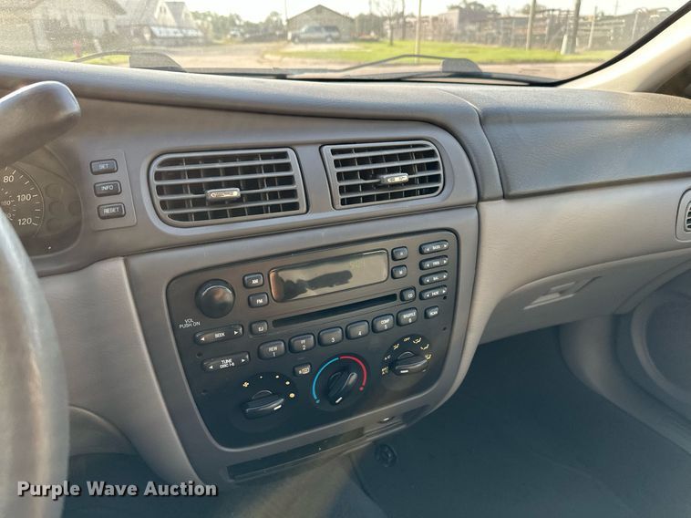 image for item HN9966 2006 Ford Taurus SE