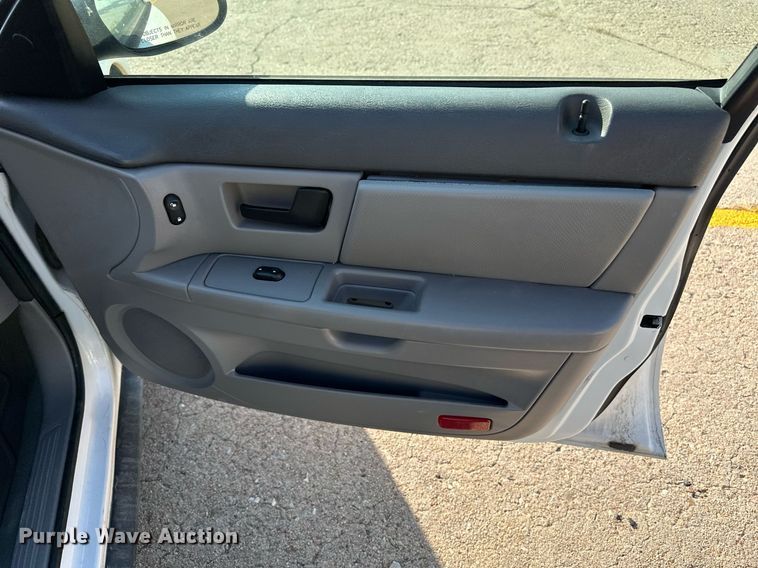 image for item HN9966 2006 Ford Taurus SE