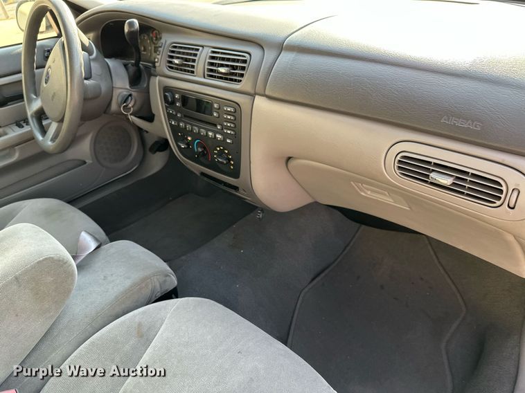 image for item HN9966 2006 Ford Taurus SE