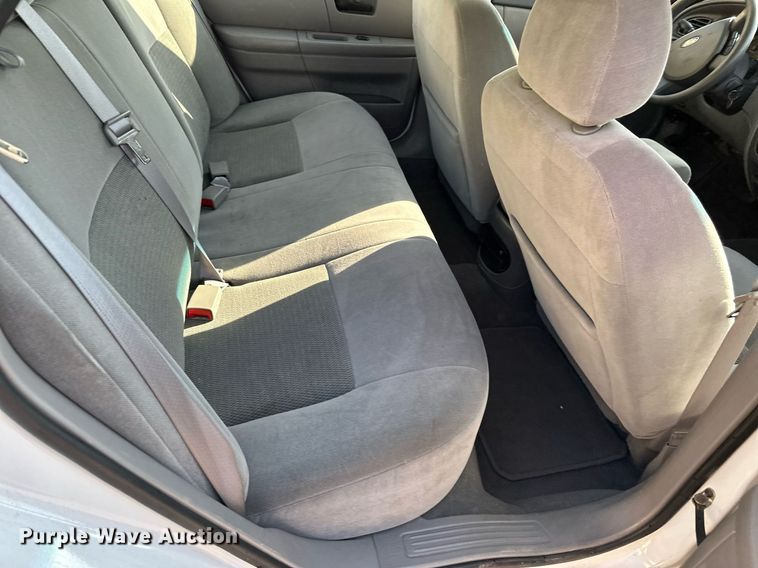 image for item HN9966 2006 Ford Taurus SE