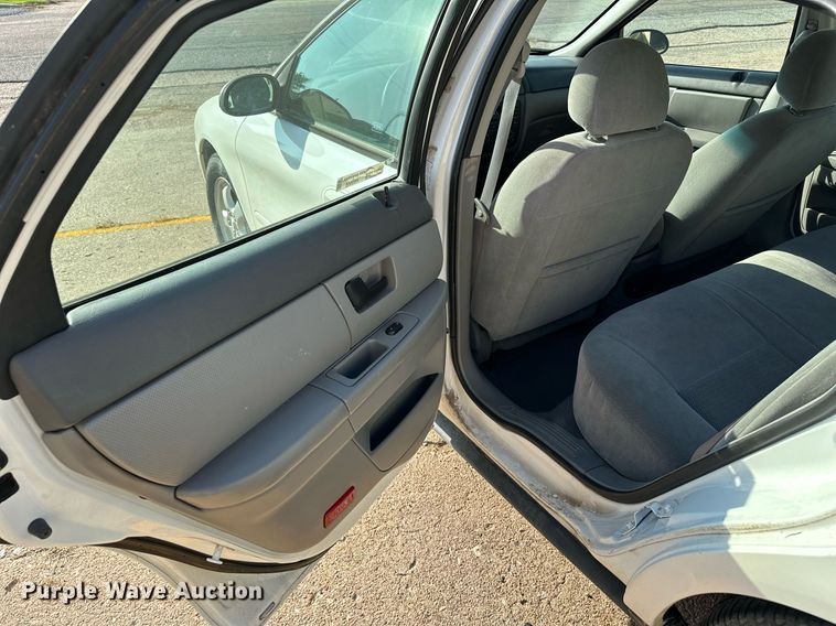 image for item HN9966 2006 Ford Taurus SE