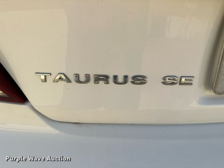 image for item HN9966 2006 Ford Taurus SE