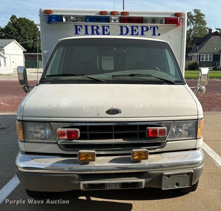 image for item HN9985 1998 Ford E450  ambulance
