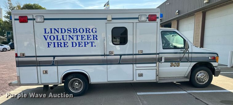 image for item HN9985 1998 Ford E450  ambulance