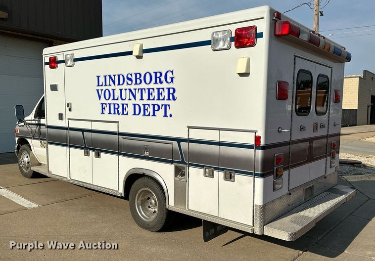 image for item HN9985 1998 Ford E450  ambulance