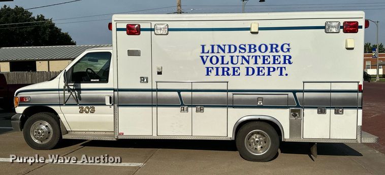 image for item HN9985 1998 Ford E450  ambulance