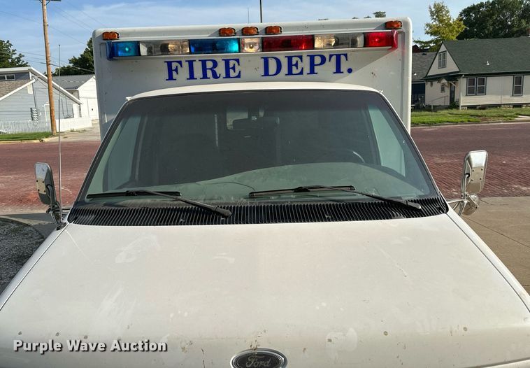 image for item HN9985 1998 Ford E450  ambulance