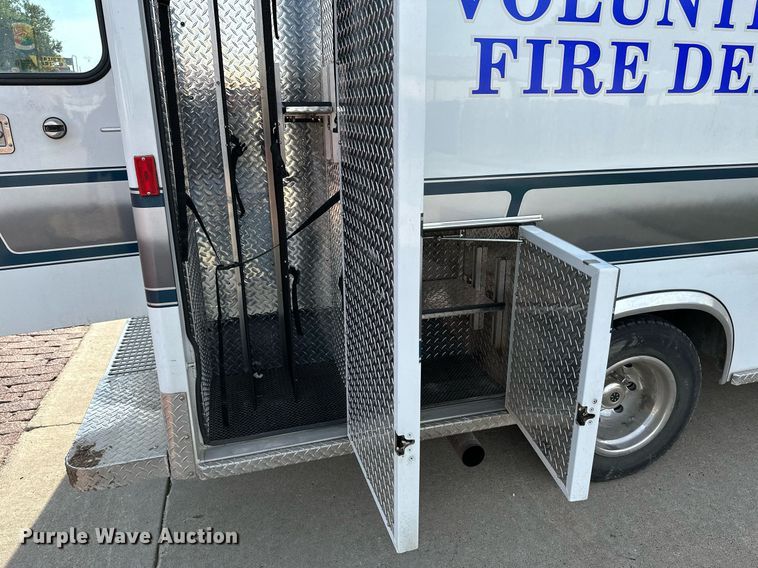 image for item HN9985 1998 Ford E450  ambulance