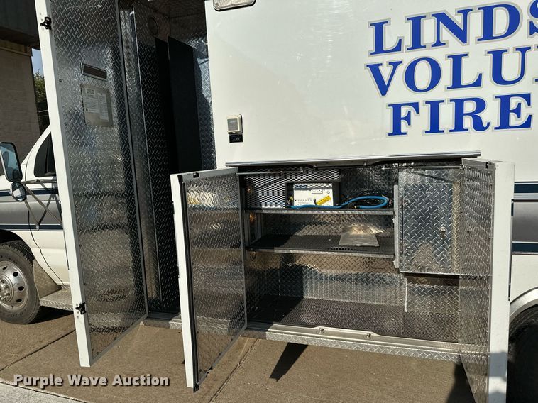 image for item HN9985 1998 Ford E450  ambulance