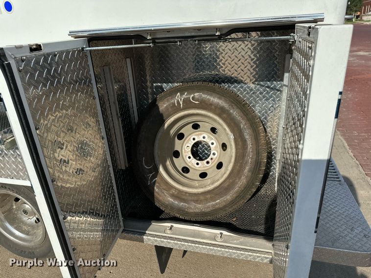 image for item HN9985 1998 Ford E450  ambulance