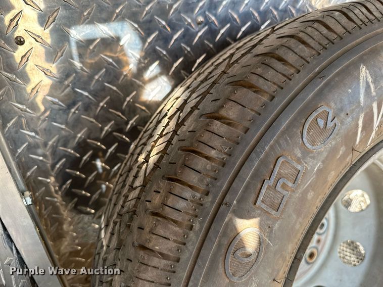 image for item HN9985 1998 Ford E450  ambulance