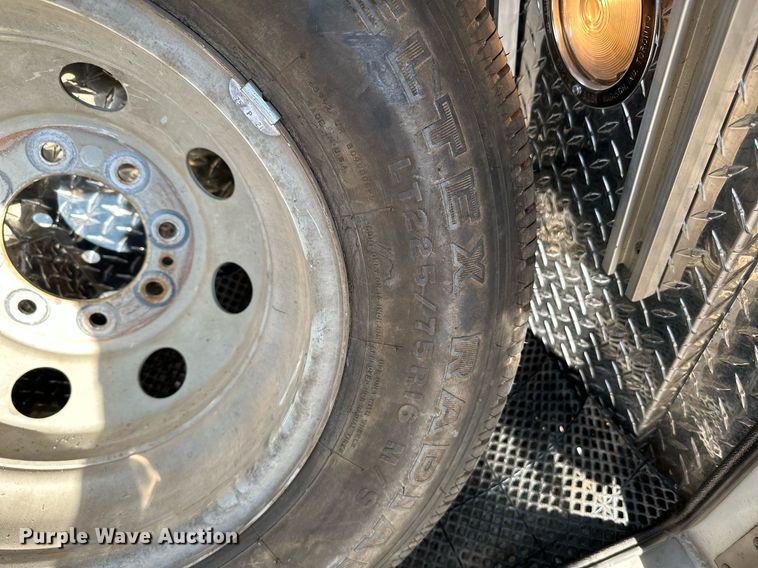 image for item HN9985 1998 Ford E450  ambulance