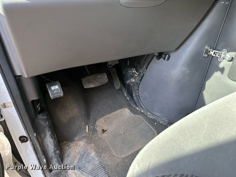 image for item HN9985 1998 Ford E450  ambulance