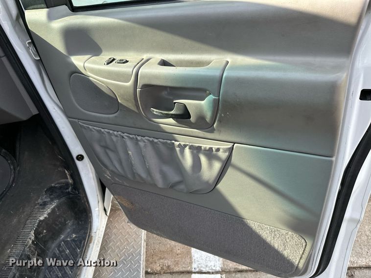 image for item HN9985 1998 Ford E450  ambulance