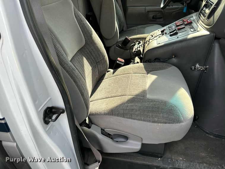 image for item HN9985 1998 Ford E450  ambulance