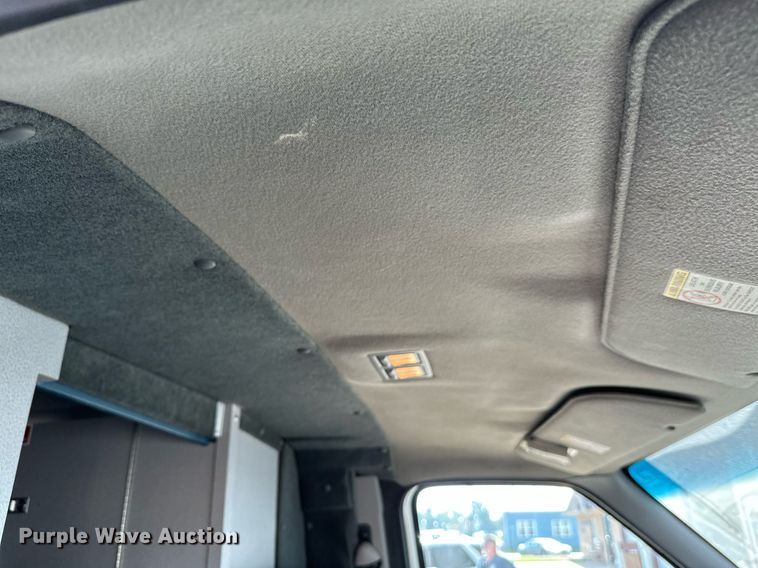 image for item HN9985 1998 Ford E450  ambulance