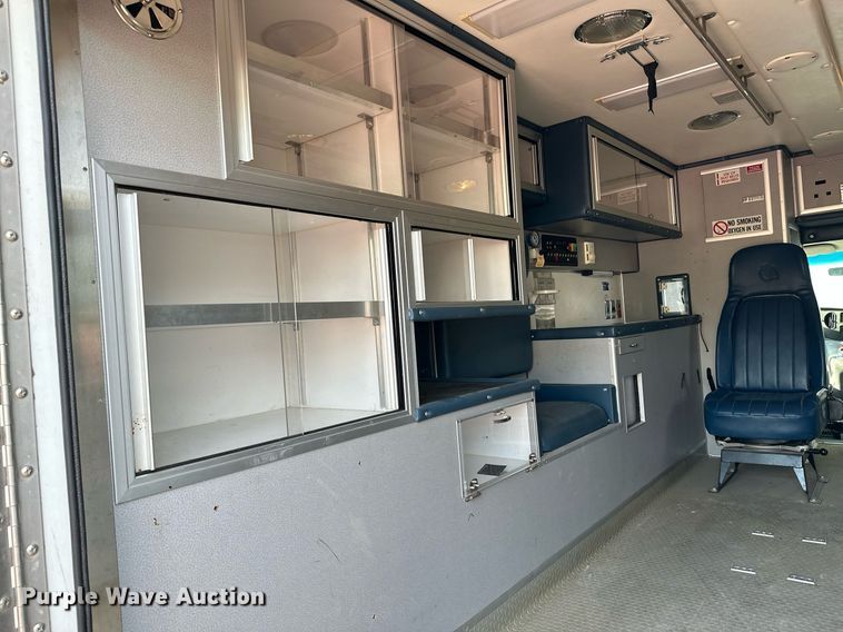 image for item HN9985 1998 Ford E450  ambulance