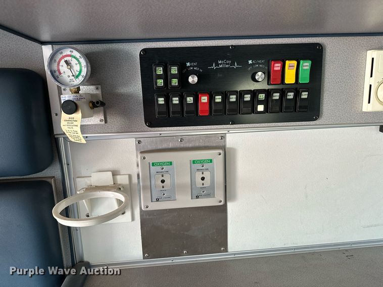 image for item HN9985 1998 Ford E450  ambulance