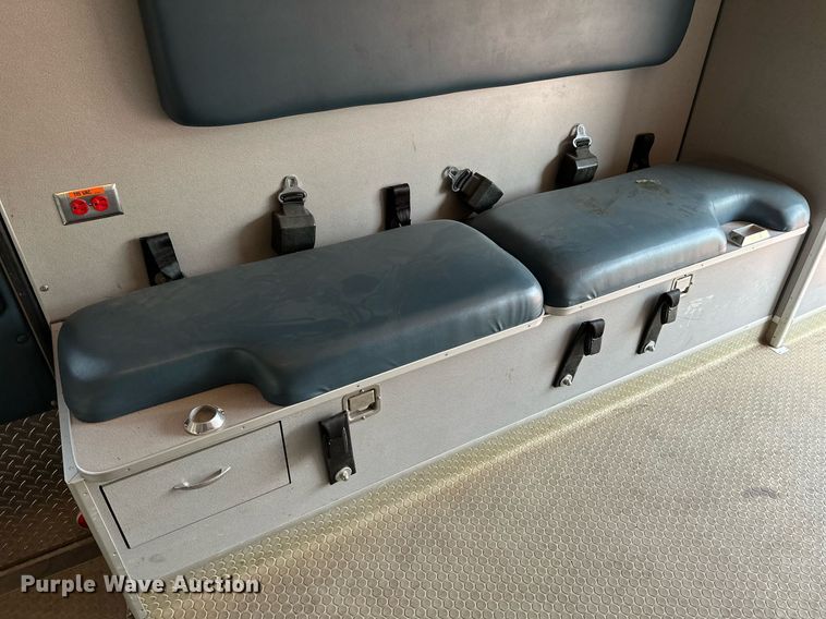 image for item HN9985 1998 Ford E450  ambulance