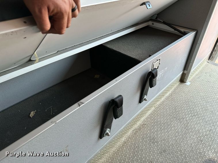 image for item HN9985 1998 Ford E450  ambulance