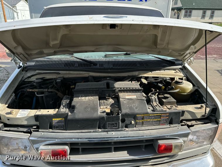 image for item HN9985 1998 Ford E450  ambulance