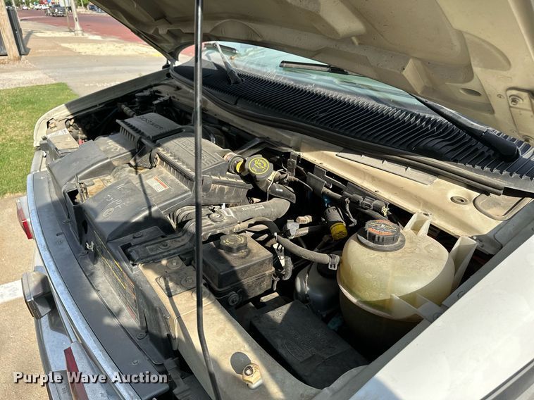 image for item HN9985 1998 Ford E450  ambulance