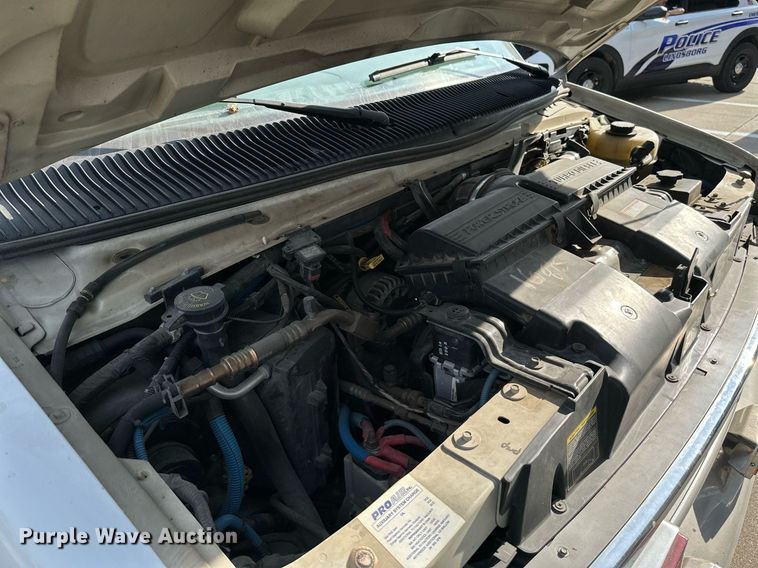 image for item HN9985 1998 Ford E450  ambulance