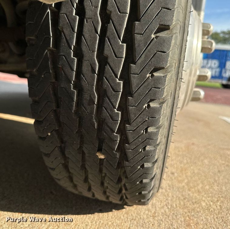 image for item HN9985 1998 Ford E450  ambulance