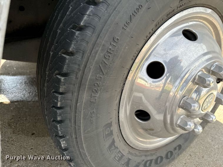 image for item HN9985 1998 Ford E450  ambulance