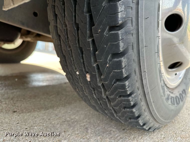 image for item HN9985 1998 Ford E450  ambulance