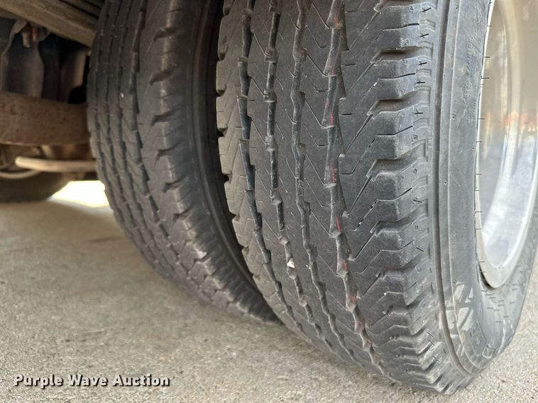 image for item HN9985 1998 Ford E450  ambulance