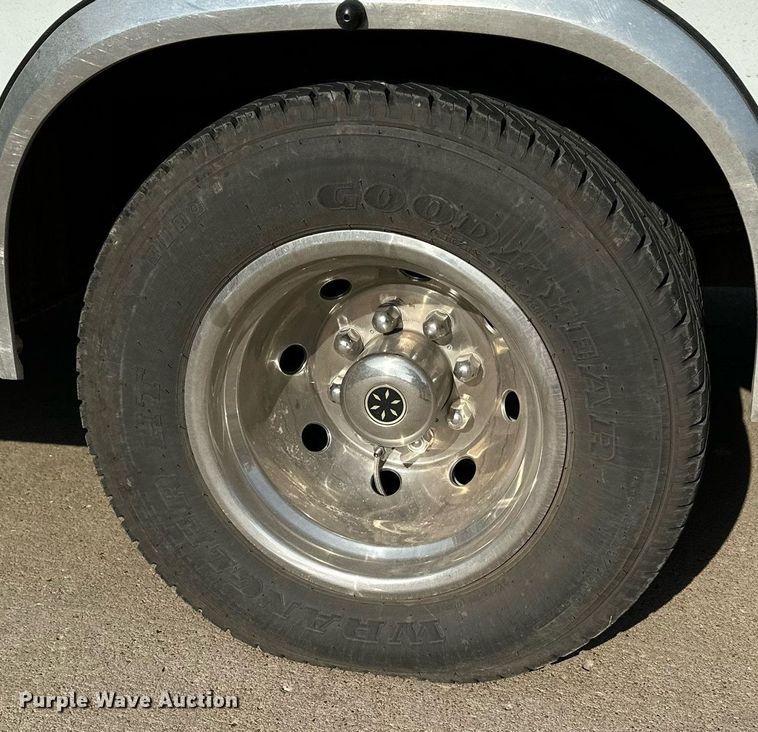 image for item HN9985 1998 Ford E450  ambulance