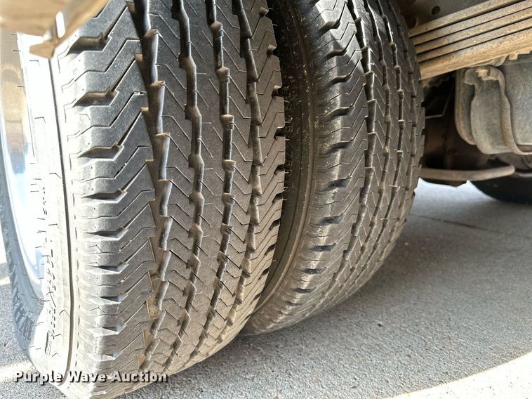 image for item HN9985 1998 Ford E450  ambulance