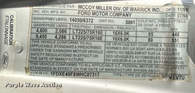 image for item HN9985 1998 Ford E450  ambulance