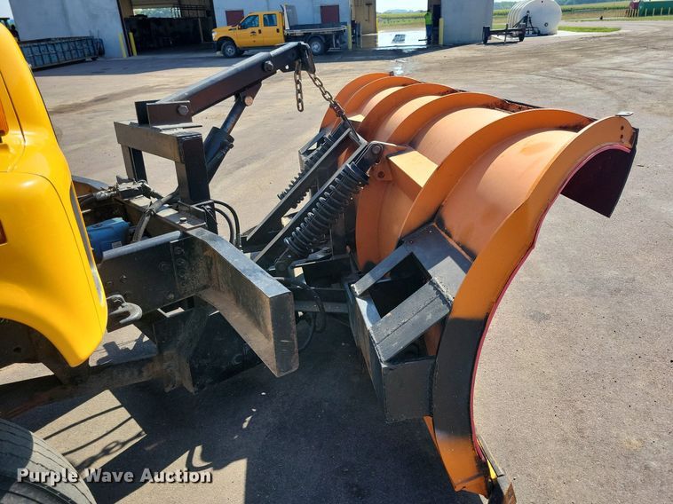 image for item IQ9875 1997 GMC C8500  dump truck