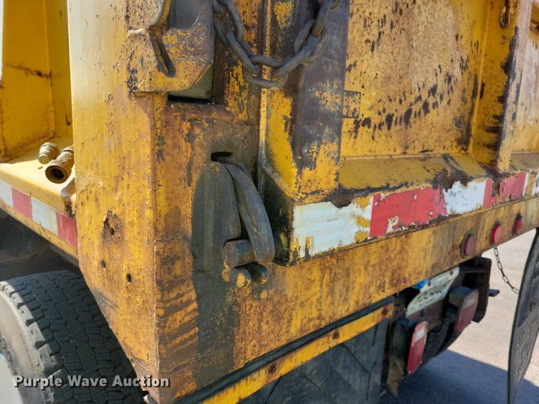 image for item IQ9875 1997 GMC C8500  dump truck