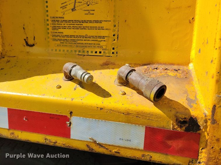 image for item IQ9875 1997 GMC C8500  dump truck