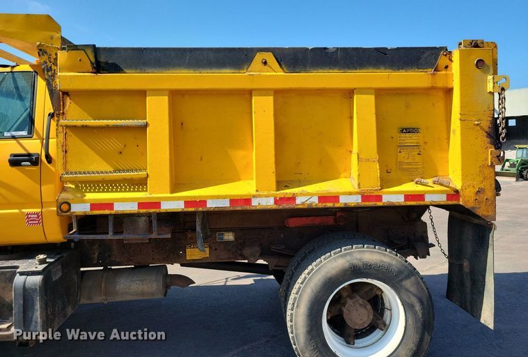 image for item IQ9875 1997 GMC C8500  dump truck