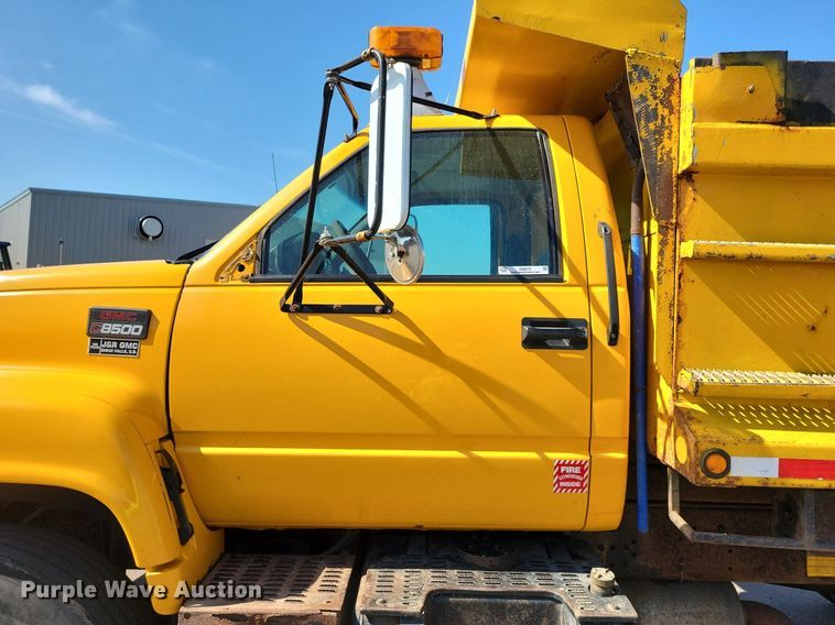 image for item IQ9875 1997 GMC C8500  dump truck