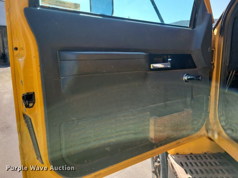 image for item IQ9875 1997 GMC C8500  dump truck