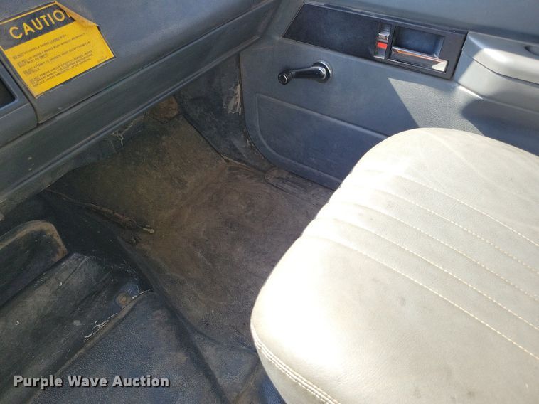 image for item IQ9875 1997 GMC C8500  dump truck