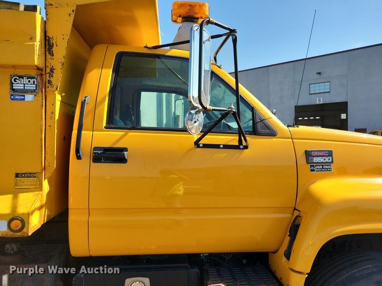 image for item IQ9875 1997 GMC C8500  dump truck