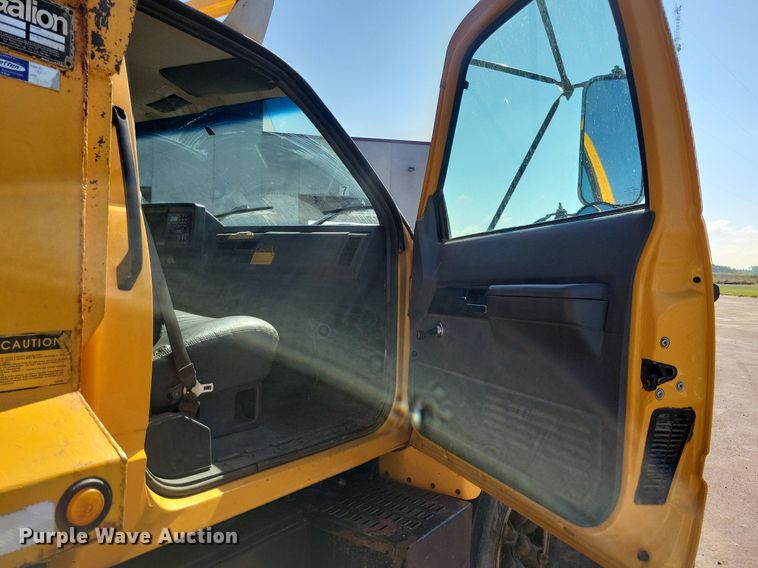 image for item IQ9875 1997 GMC C8500  dump truck