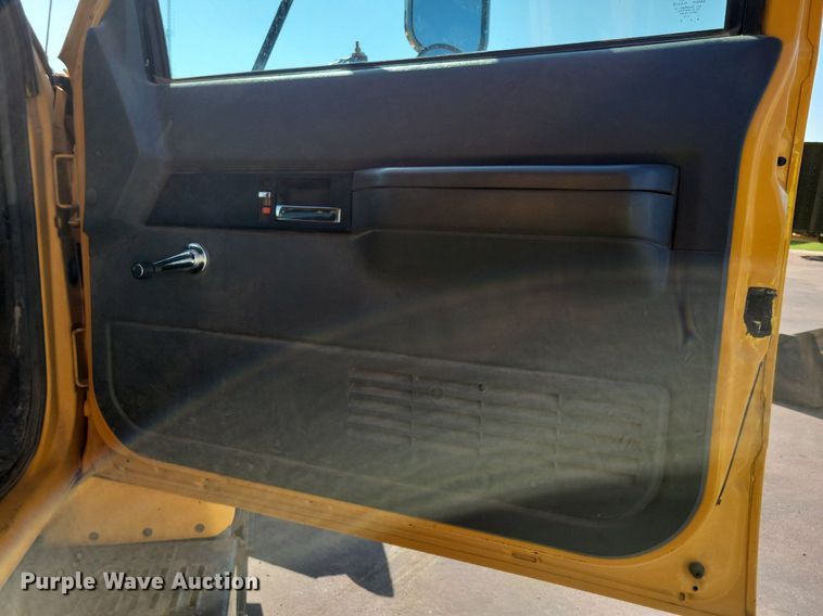 image for item IQ9875 1997 GMC C8500  dump truck