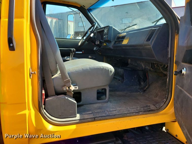 image for item IQ9875 1997 GMC C8500  dump truck