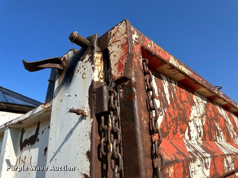 image for item KM9808 1989 White GMC WCS  dump truck