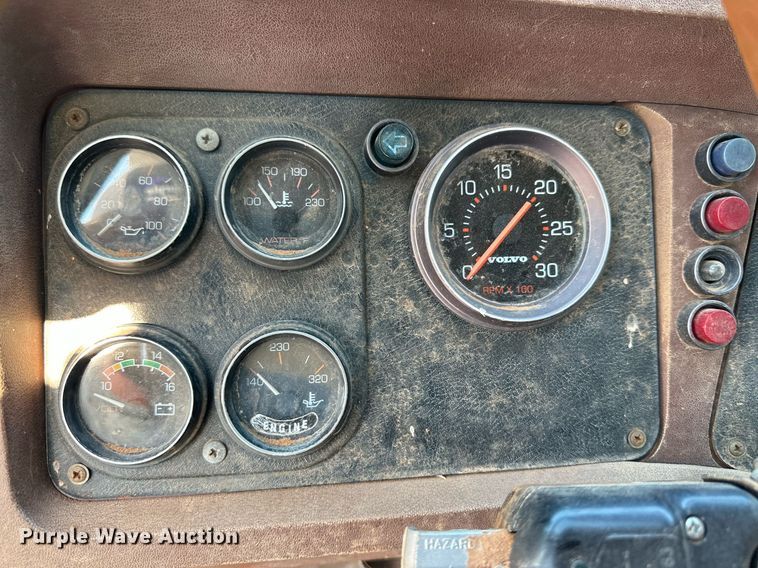 image for item KM9808 1989 White GMC WCS  dump truck