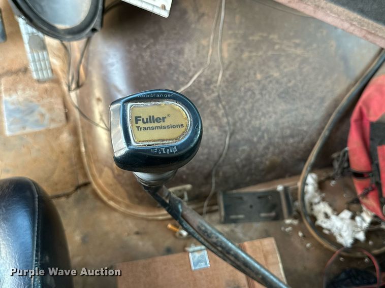 image for item KM9808 1989 White GMC WCS  dump truck